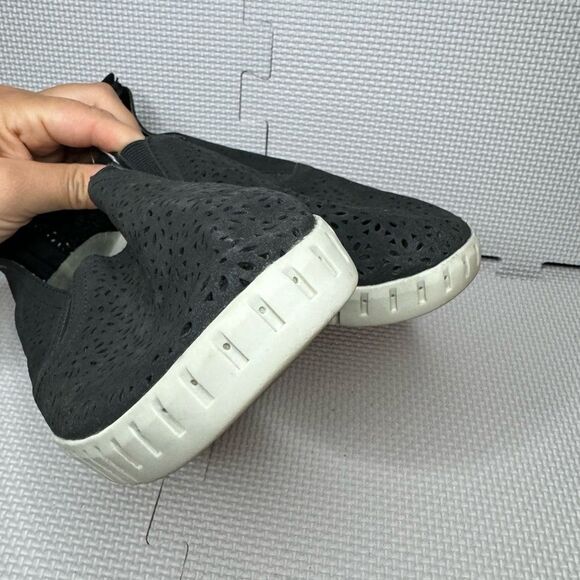 JSport Ladies' Laser Cut Floral Pattern Slip On Shoes BLACK SIZE‎ 9M - Picture 5 of 11